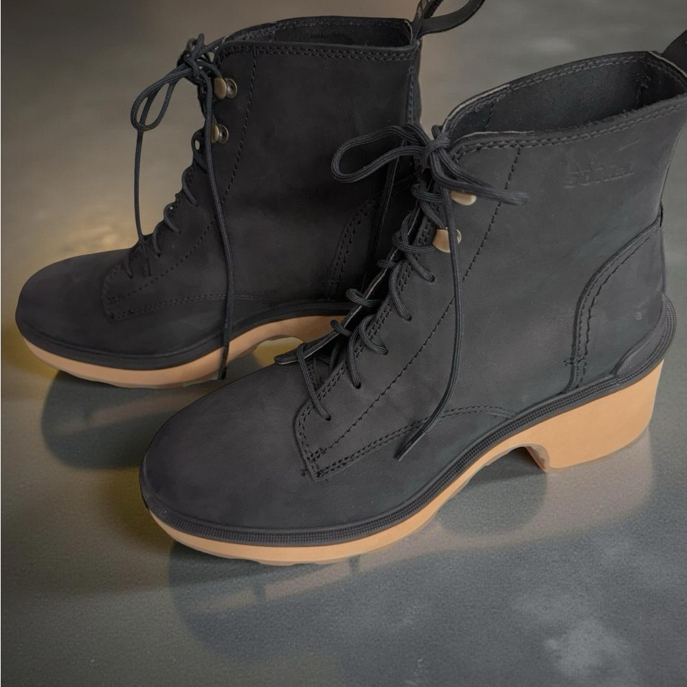 Sorel Women's High Line suede Lace-Up Boots Size 7.5 NL4875 Chunky‎ Heel